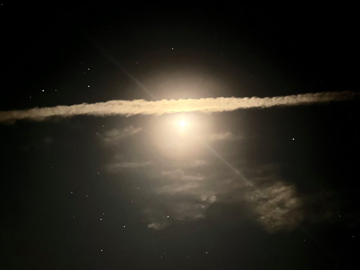 There was this misty trajectory cloud cutting across the path of moon last night.. and some stars in the background like business as usual.. Having a phone-camera capable of shooting it at such a moment is a blissful thing.. 
#iphonecamera #longexposure