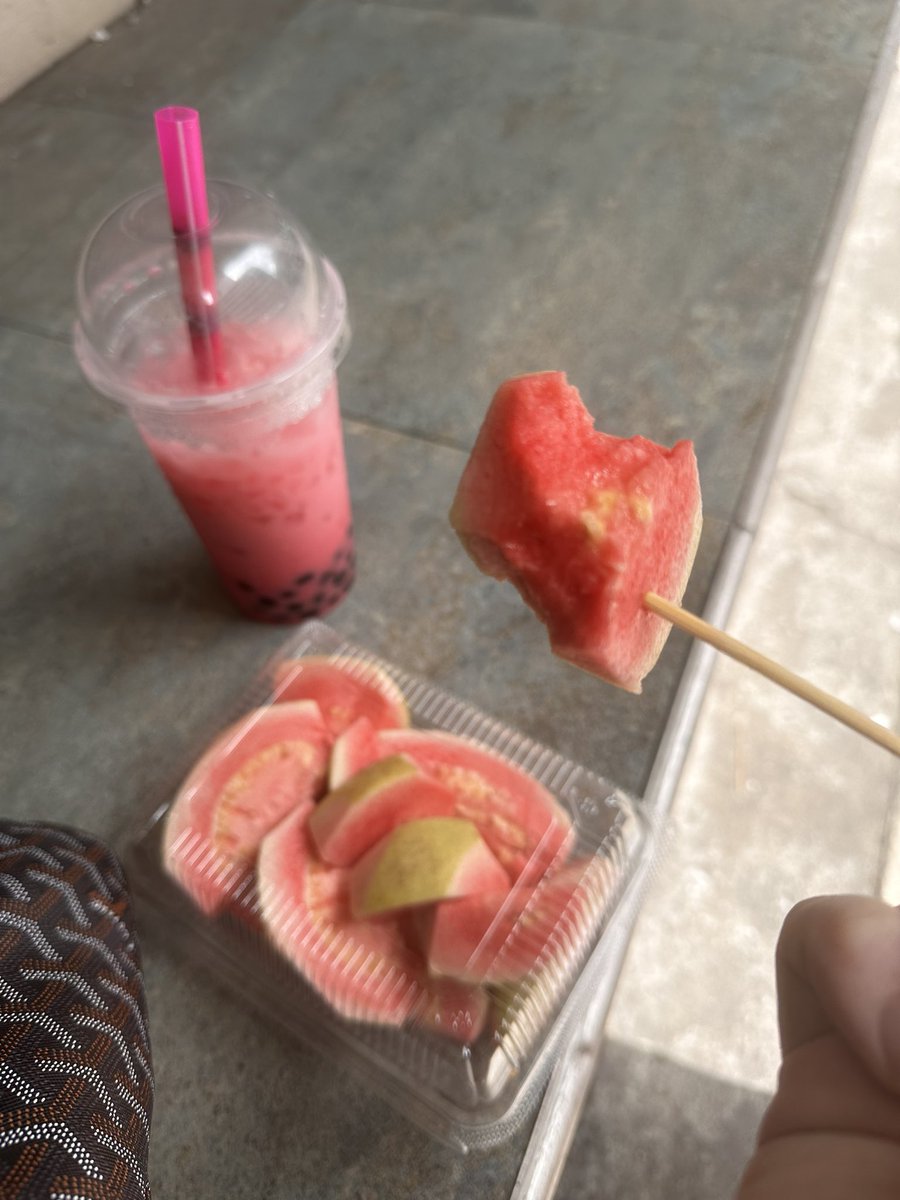 gella gelluson tweet media