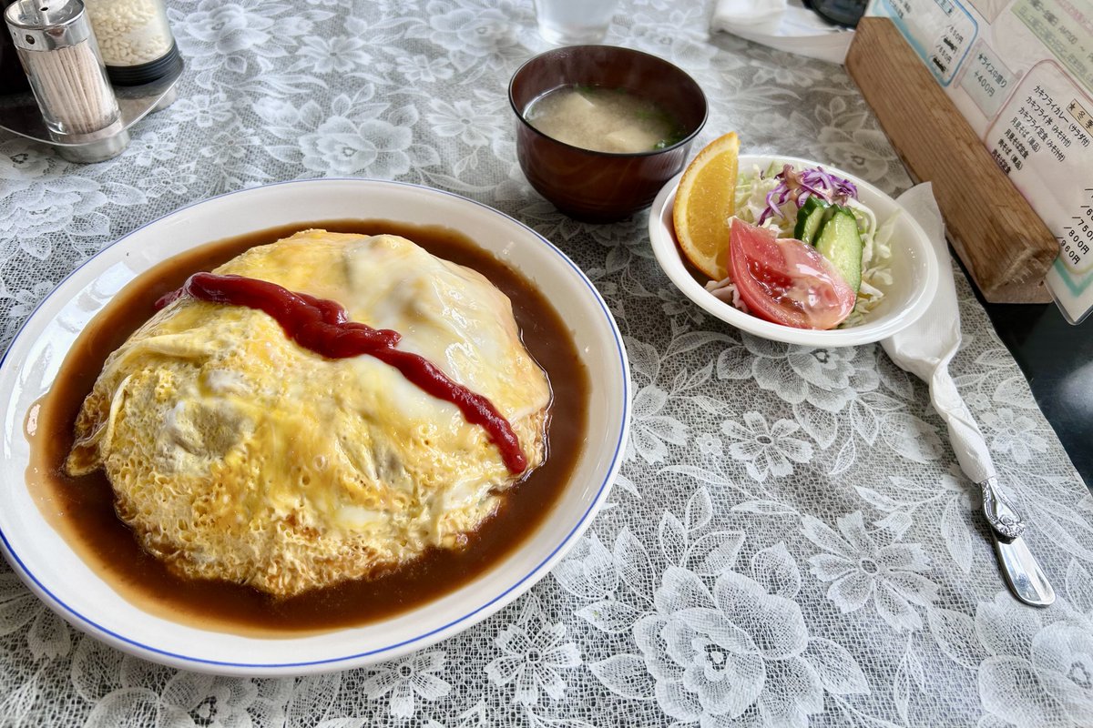 YATTi__3's tweet image. 九度山カブミーティングお疲れ様でした!
このまま売ってるみたいってお声がけ数人からいただきました🙇♀️
最高の褒め言葉です。
こっそり貼ったムーンアイズのステッカー
バランスよく白×黒×メッキ
やっとMOONEYESのステッカーが似合うカブプロになったかな✨
#九度山カブミーティング