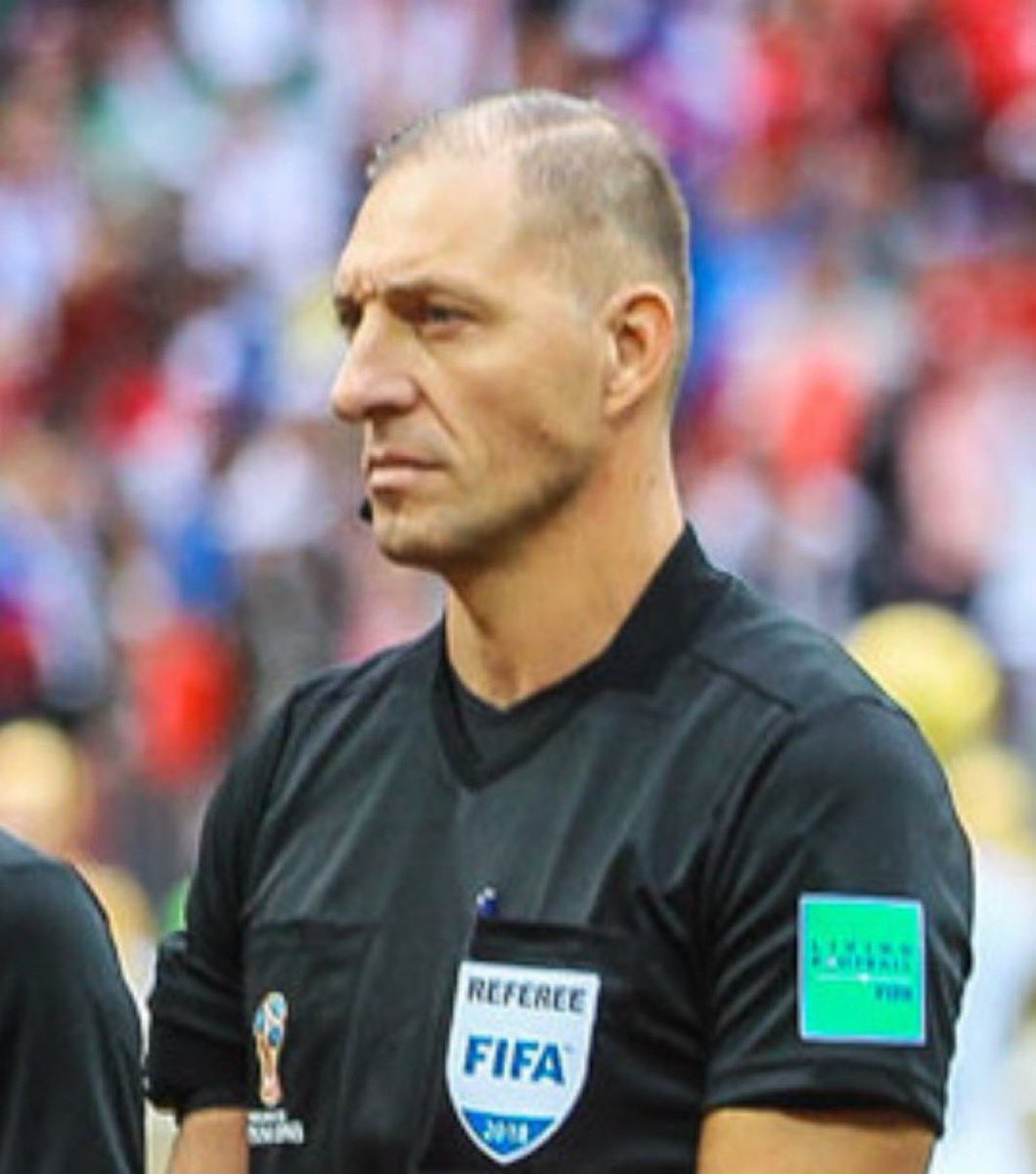 Hoy el arbitraje perdió lo más importante :  el respeto .  nadie lo hizo , el VAR en nuestro campeonato están haciendo un papelón . Perjudicaron a los dos equipos un partido de este interés no merece un arbitraje tan pobre y que dirá PITANA ?