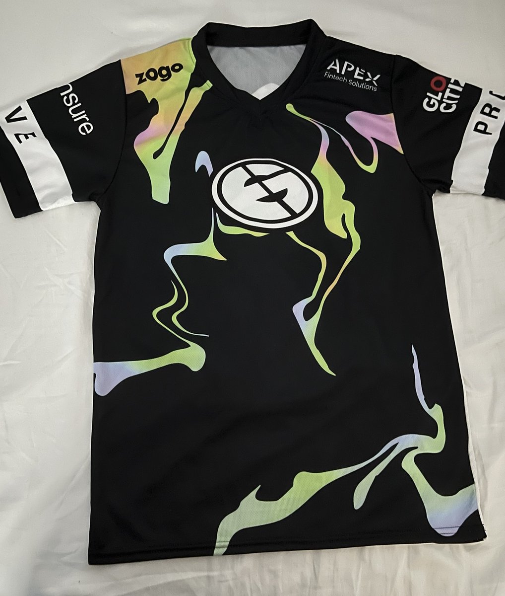 Thanks for the jersey 🤍

#LIVEEVIL | <a href="/EvilGeniuses/">Evil Geniuses</a> <a href="/EG_GeniusLeague/">The Genius League</a>