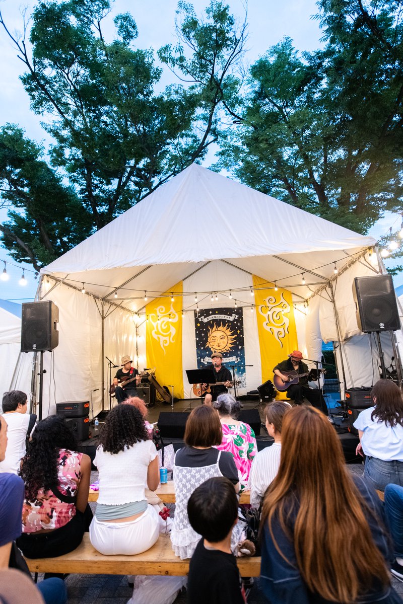 e_garden's tweet image. 土曜のアースガーデン“夏”ヨルイチは、日が暮れるにつれてにぎわいが増し、夜まで盛況でした！🌙
レポートはこちら📷 
earth-garden.jp/festival/80565/ 

そして本日最終日！ 阿波おどり、DJ、ライブなど盛りだくさんで14:00〜20:00開催中📷