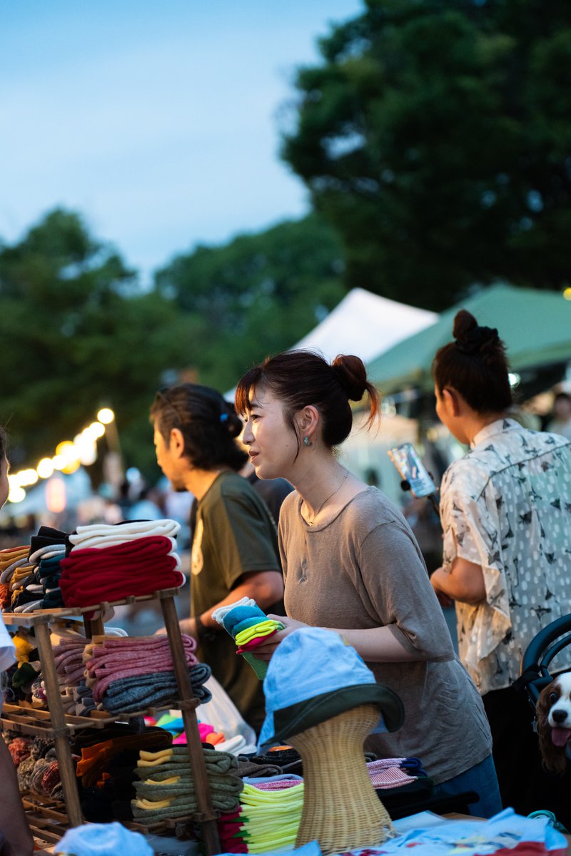 e_garden's tweet image. 土曜のアースガーデン“夏”ヨルイチは、日が暮れるにつれてにぎわいが増し、夜まで盛況でした！🌙
レポートはこちら📷 
earth-garden.jp/festival/80565/ 

そして本日最終日！ 阿波おどり、DJ、ライブなど盛りだくさんで14:00〜20:00開催中📷