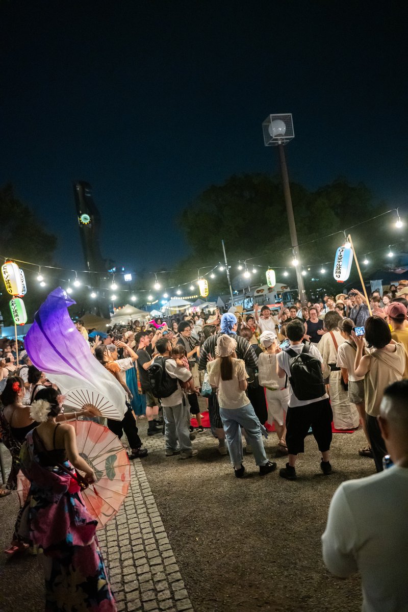 e_garden's tweet image. 土曜のアースガーデン“夏”ヨルイチは、日が暮れるにつれてにぎわいが増し、夜まで盛況でした！🌙
レポートはこちら📷 
earth-garden.jp/festival/80565/ 

そして本日最終日！ 阿波おどり、DJ、ライブなど盛りだくさんで14:00〜20:00開催中📷