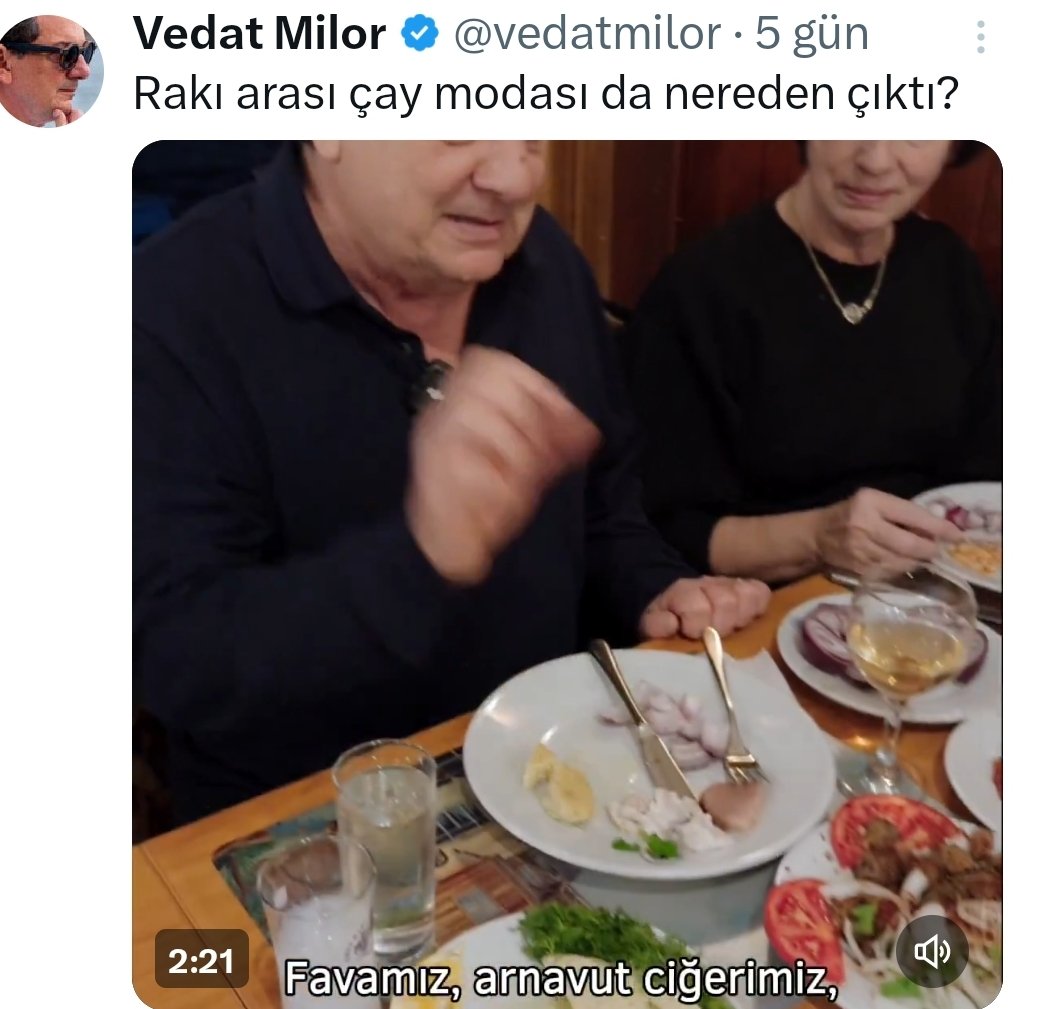 Bu kadar felaketin içinde birisi çay düşünüyorsa hayatla ve dünyayla ilişkisini ciddi anlamda kaybetmiştir.Çünkü empati yeteneğini kaybetmiştir.Gelen çayı gönderirsin olur biter. Bu kadar niye büyütmüş anlamadım.