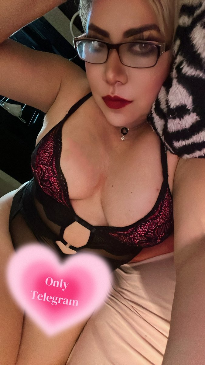 A veces no quiero que me desnuden la ropa…
quiero que me desnuden el alma,
me miren lento… y me deseen bonito.