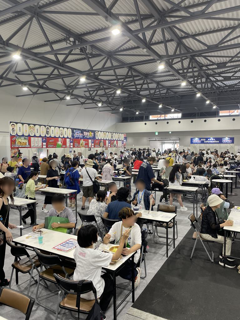 animefoodfes's tweet image. \\「アニメ×フードフェス」大盛況開催中✨//
今日も暑いですね🍉
アニメ×フードフェスin #大阪・関西万博 本日7/6も沢山の方にご来場いただいております☀
アニメ×フードフェスはEXPOメッセ「WASSE」にて開催中!会場は冷房完備、座席も沢山あります🎉
是非お立ち寄りください😎
#EXPO2025…