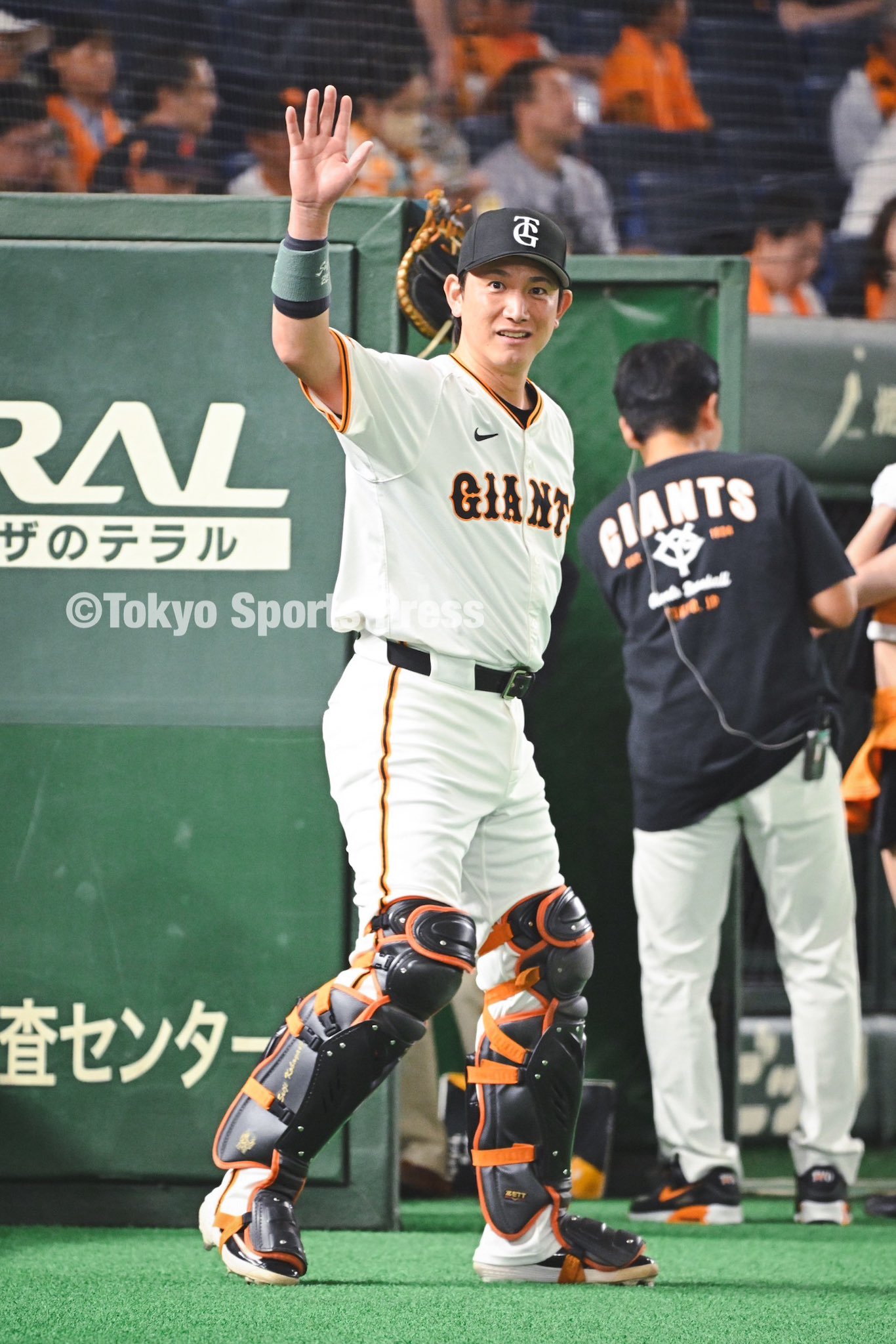 非売品　巨人　小林誠司　布　ポスター　タペストリー 3月19日】巨人・小林誠司捕手のミニ写真集をスポーツ報知が発売