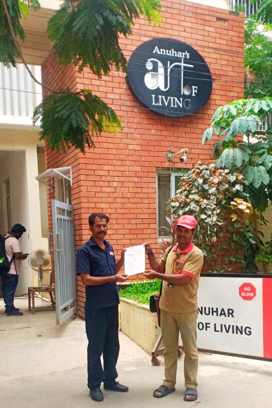 NewsMeter_In's tweet image. #Hyderabad----

Big relief for #Hyderabad postmen

@GHMCOnline orders all #gatedcommunities &amp;amp; #apartments to allow #postmen unrestricted entry, use of lifts, and parking access to ensure smooth delivery of #passports, #Aadhaar cards &amp;amp; other documents.

“Uphold dignity of public…