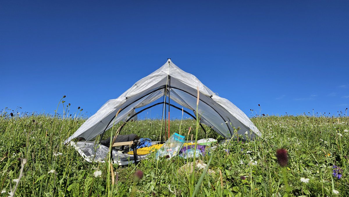 露营，但是忘记带锅了🙂