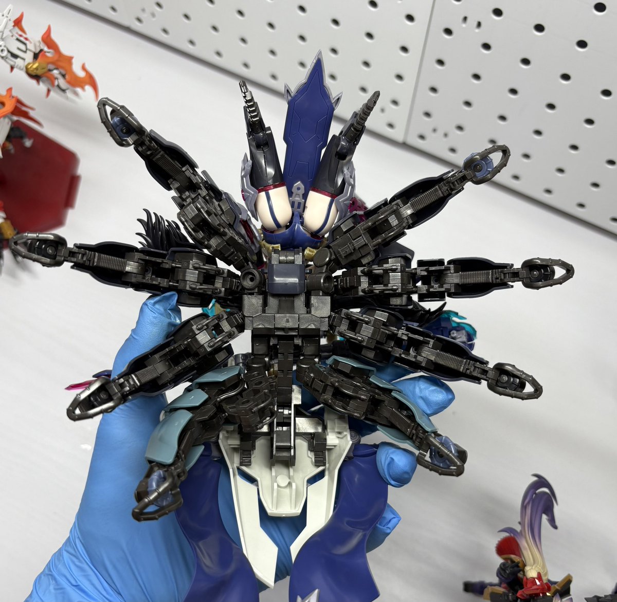 わぁ...裏返すと色々凄い。