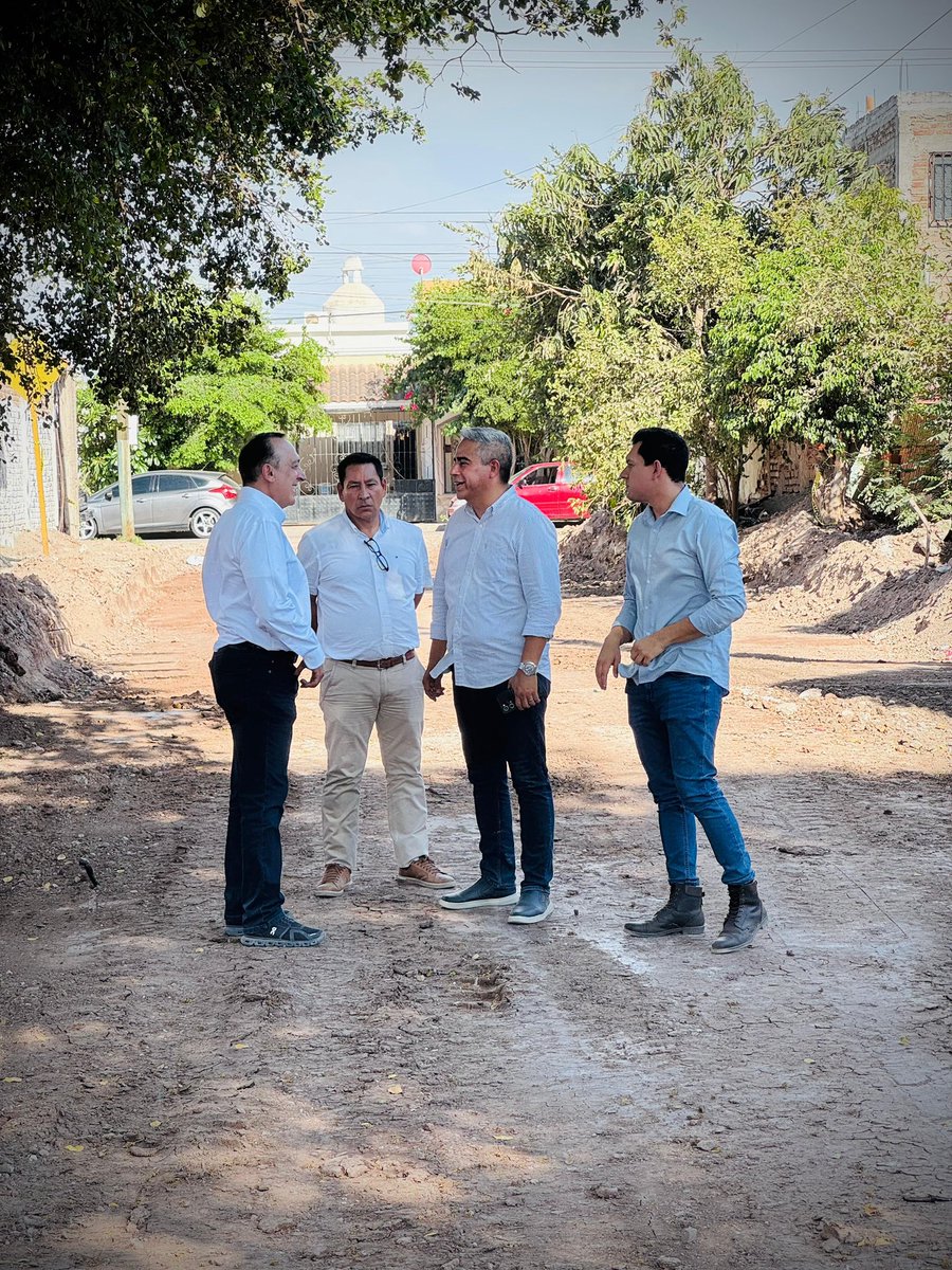 Hoy supervisé obras en la colonia 28 de Junio, Teresita y el callejón Narciso Mendoza.  
Pavimentación, drenaje y agua potable, ¡sin costo para los vecinos!  
Gracias al respaldo del gobernador <a href="/rochamoya_/">Rubén Rocha Moya</a> , seguimos transformando Ahome. 
#ahomelacasadetodos #ahomeavanza