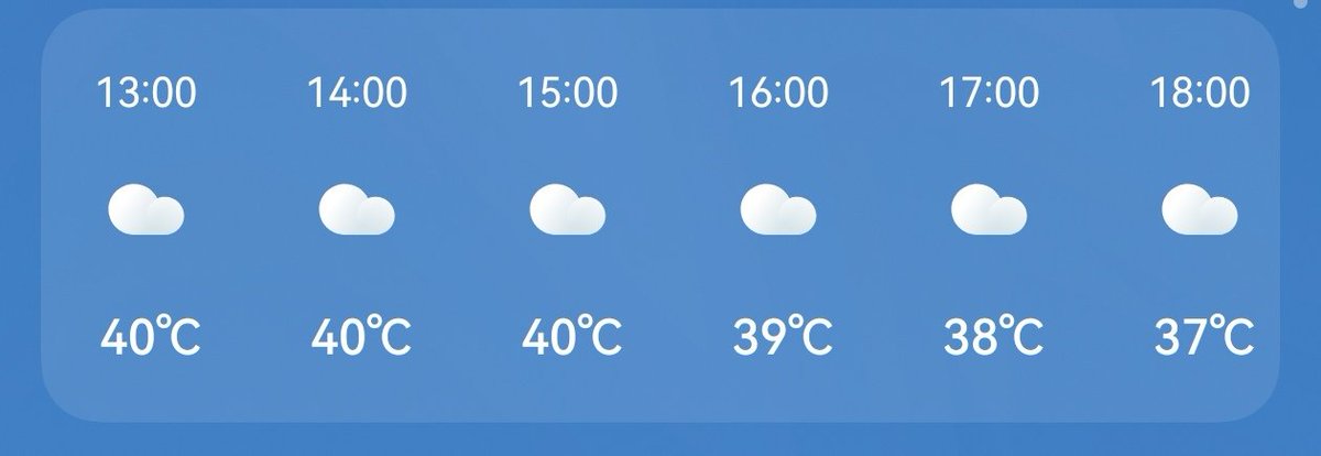 丫头染了bling bling的橙色长卷发，大花裙子大蛤蟆镜踩着高高的老爹鞋，顶着40℃高温去和闺蜜逛街了。和我就只会从早到晚躺着看手机，哼。