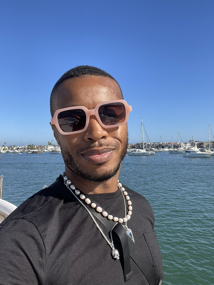 Good evening all beautiful souls. <a href="/DillonDiaz11/">Dillon Diaz</a> and I spend a few hours with our family and friends on the boat in Newport, CA. We had a great time.