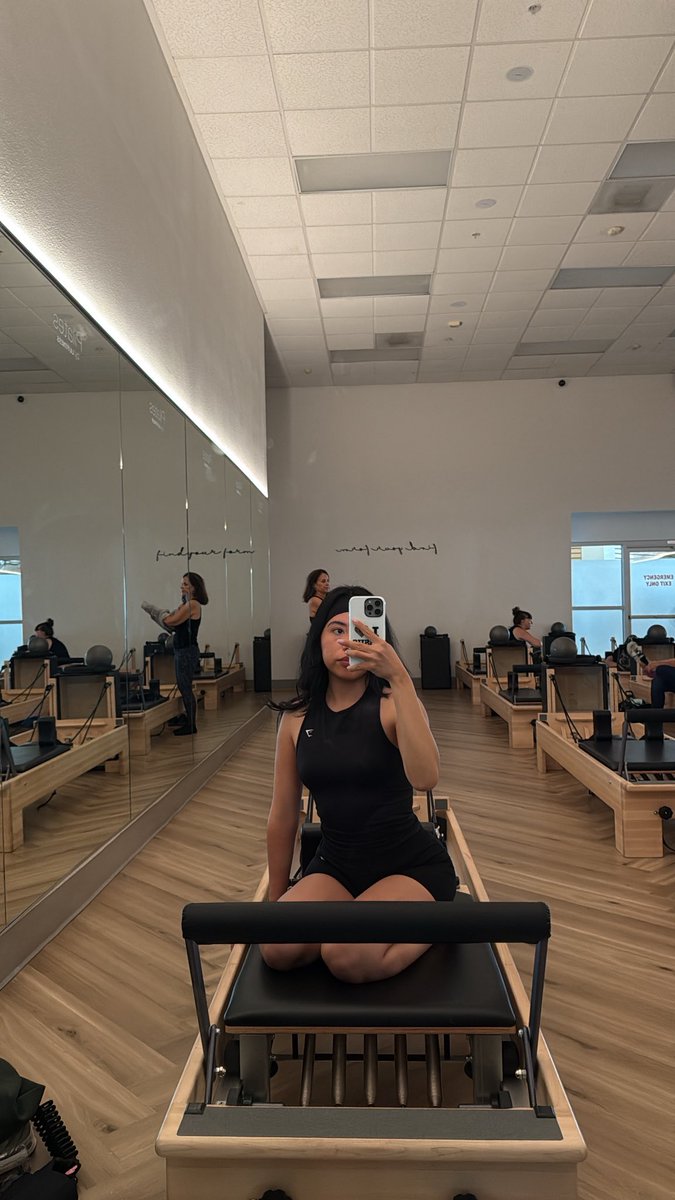 __mmonica's tweet photo. pilates princess 🩰 https://t.co/kskcpLkdcV
