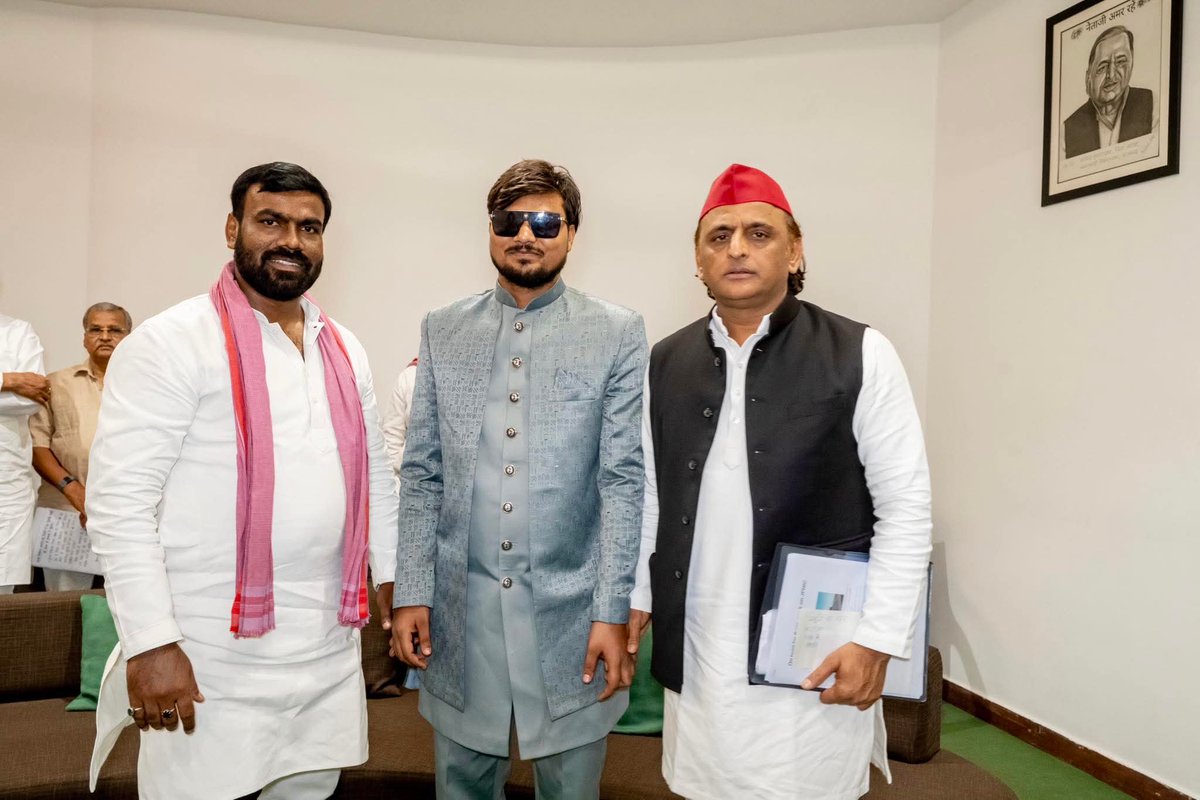 Sandeep Yadav (@sandeep_a2y) on Twitter photo समाजवादी पार्टी के राष्ट्रीय अध्यक्ष पूर्व मुख्यमंत्री आदरणीय श्री <a href="/yadavakhilesh/">Akhilesh Yadav</a> जी से स्नेहिल मुलाक़ात !
आपका आशीर्वाद मार्गदर्शन हमेशा ही नई ऊर्जा प्रदान करता है भैया 🙏
श्री अखिलेश यादव जिंदाबाद
<a href="/samajwadiparty/">Samajwadi Party</a> जिंदाबाद समाजवादी पार्टी के राष्ट्रीय अध्यक्ष पूर्व मुख्यमंत्री आदरणीय श्री <a href="/yadavakhilesh/">Akhilesh Yadav</a> जी से स्नेहिल मुलाक़ात !
आपका आशीर्वाद मार्गदर्शन हमेशा ही नई ऊर्जा प्रदान करता है भैया 🙏
श्री अखिलेश यादव जिंदाबाद
<a href="/samajwadiparty/">Samajwadi Party</a> जिंदाबाद