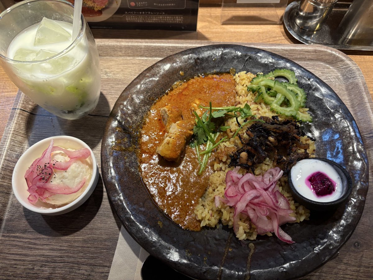 ikako3's tweet photo. 普段品川でゆっくり乗り換えるなんてないので久々にランチ寄ってみた🍛
駅ナカのカレー、前はCAMPだったけどスパイスカレー屋さんに変わってた!
美味しかった😋
#spicefactory https://t.co/3DeHCEuF0I