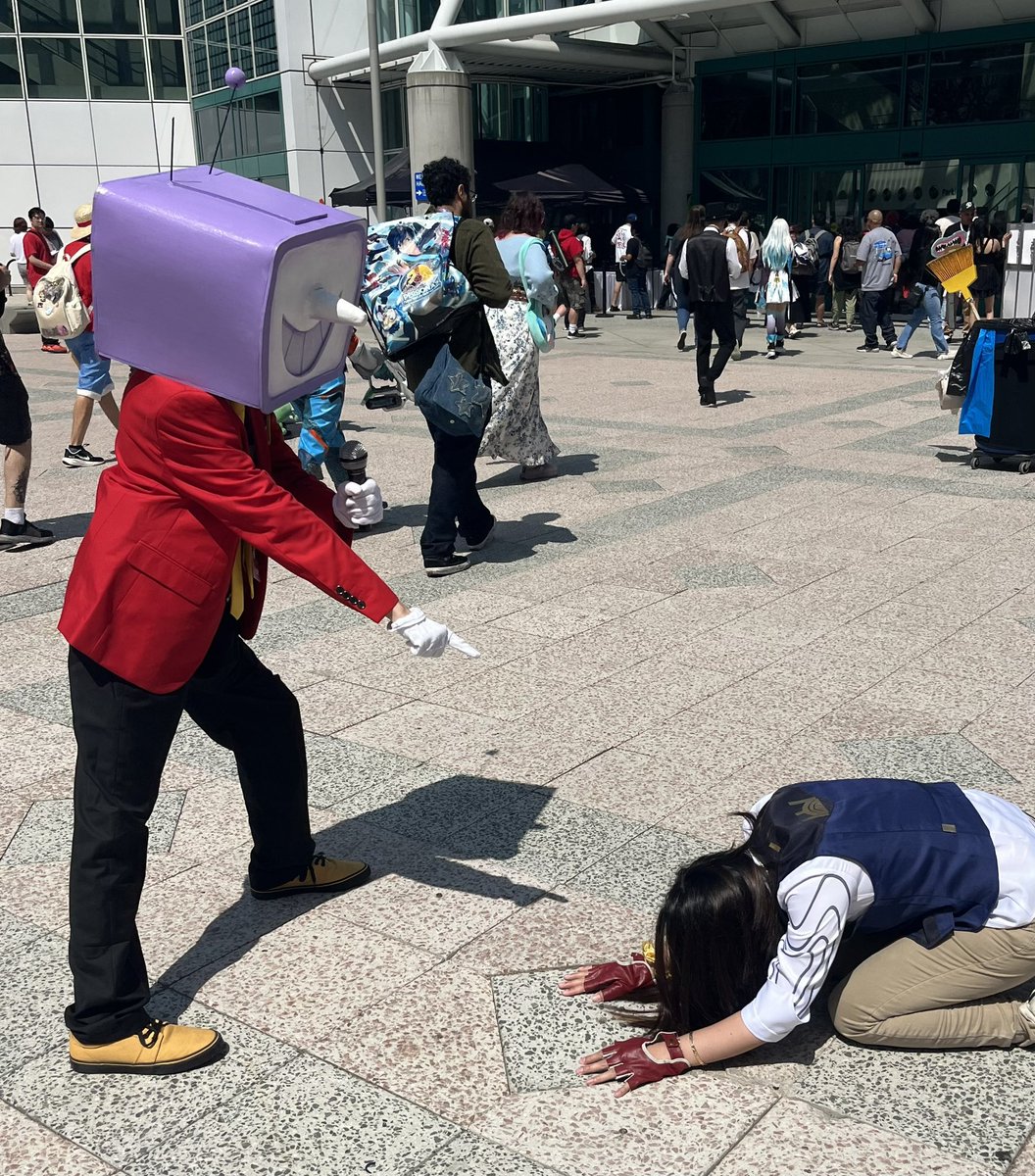 IyaOnBirdApp's tweet image. Met Tenna today #deltarune #tenna #AnimeExpo