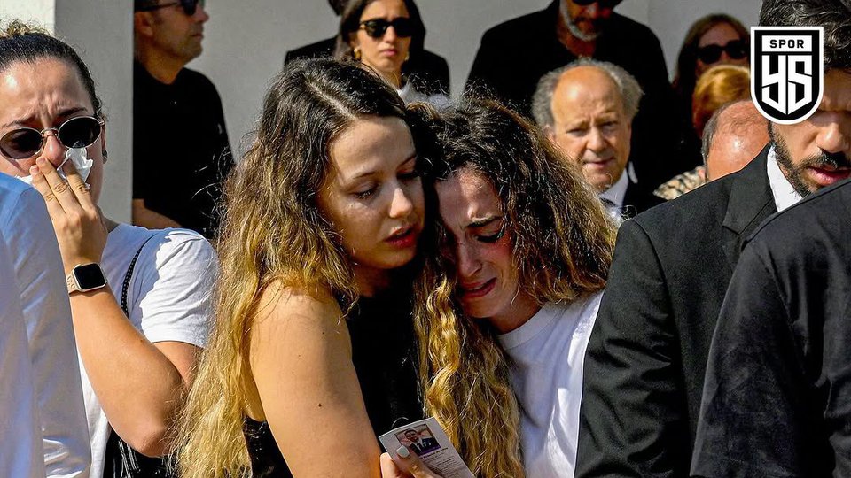 Liverpool has told that it won't terminate Diogo Jota's contract as it was expected but instead pay his family the 2yrs remaining on his contract, true meaning of "Your Will Never Walk Alone"
Rest In Peace ❤ Diogo Jota