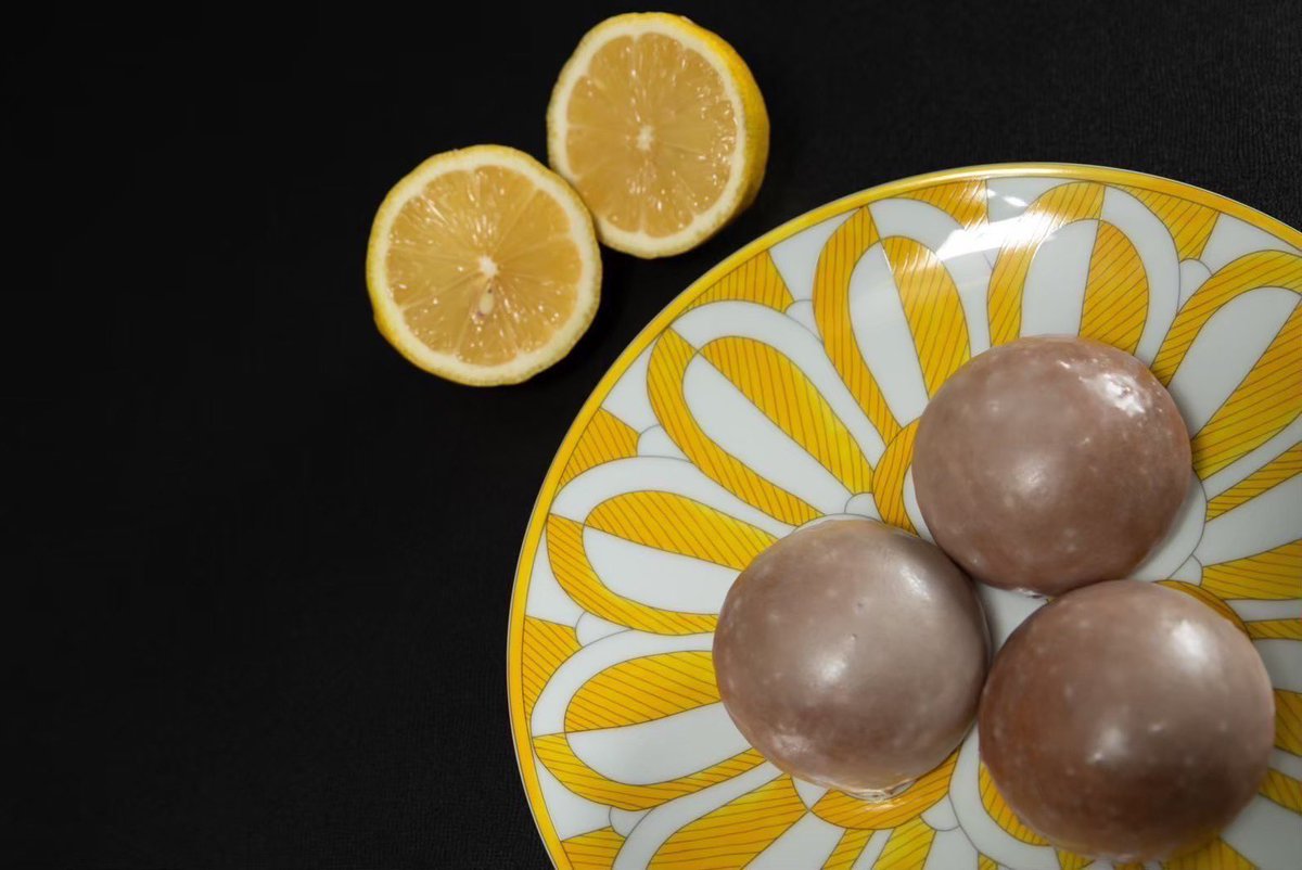 🍋暑い夏にぴったり🍋

【大人気】アルモニゼのレモンケーキはいかがでしょうか？

一口食べれば、広がるレモンの爽やかさ。
冷やして食べるのもおすすめです🤭
ティータイムに、夏の贈り物に…大切なひとときをどうぞ🫖

マークシティ、本店どちらでもご購入頂けます🙂‍↕️✨

 #レモンケーキ