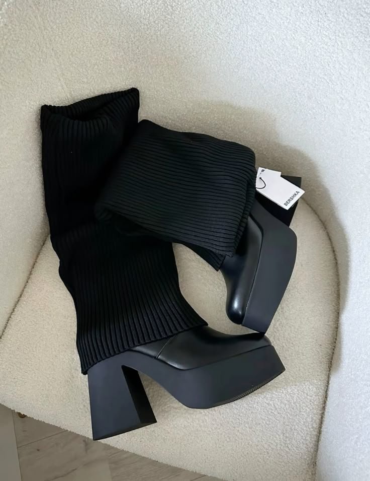 archivedlooks's tweet image. Bershka boots