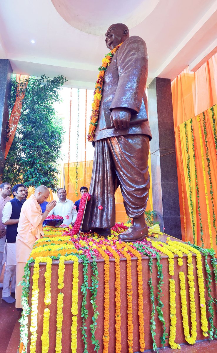 Yogi Adityanath (@myogiadityanath) on Twitter photo भारतीय जनसंघ के संस्थापक अध्यक्ष डॉ. श्यामा प्रसाद मुखर्जी जी की 125वीं जयंती के अवसर पर आज लखनऊ में आयोजित कार्यक्रम में उनकी प्रतिमा पर पुष्पांजलि अर्पित कर उन्हें श्रद्धांजलि दी।
आदरणीय प्रधानमंत्री श्री <a href="/narendramodi/">Narendra Modi</a> जी के नेतृत्व में भारत दुनिया के अंदर इन्वेस्टमेंट के एक भारतीय जनसंघ के संस्थापक अध्यक्ष डॉ. श्यामा प्रसाद मुखर्जी जी की 125वीं जयंती के अवसर पर आज लखनऊ में आयोजित कार्यक्रम में उनकी प्रतिमा पर पुष्पांजलि अर्पित कर उन्हें श्रद्धांजलि दी।
आदरणीय प्रधानमंत्री श्री <a href="/narendramodi/">Narendra Modi</a> जी के नेतृत्व में भारत दुनिया के अंदर इन्वेस्टमेंट के एक
