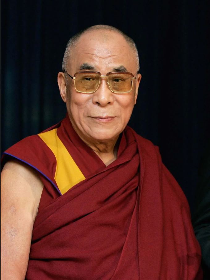 mrinaltalukdar8's tweet image. One might chuckle, but I truly felt 'the Halo' around His Holiness the Dalai Lama. Met him twice while writing ‘1962’—meant to ask about the 1959 dinner invite from Chinese Gen Zhang Jingwu. Never could. His aura just silences you. All I came back with was his signature.