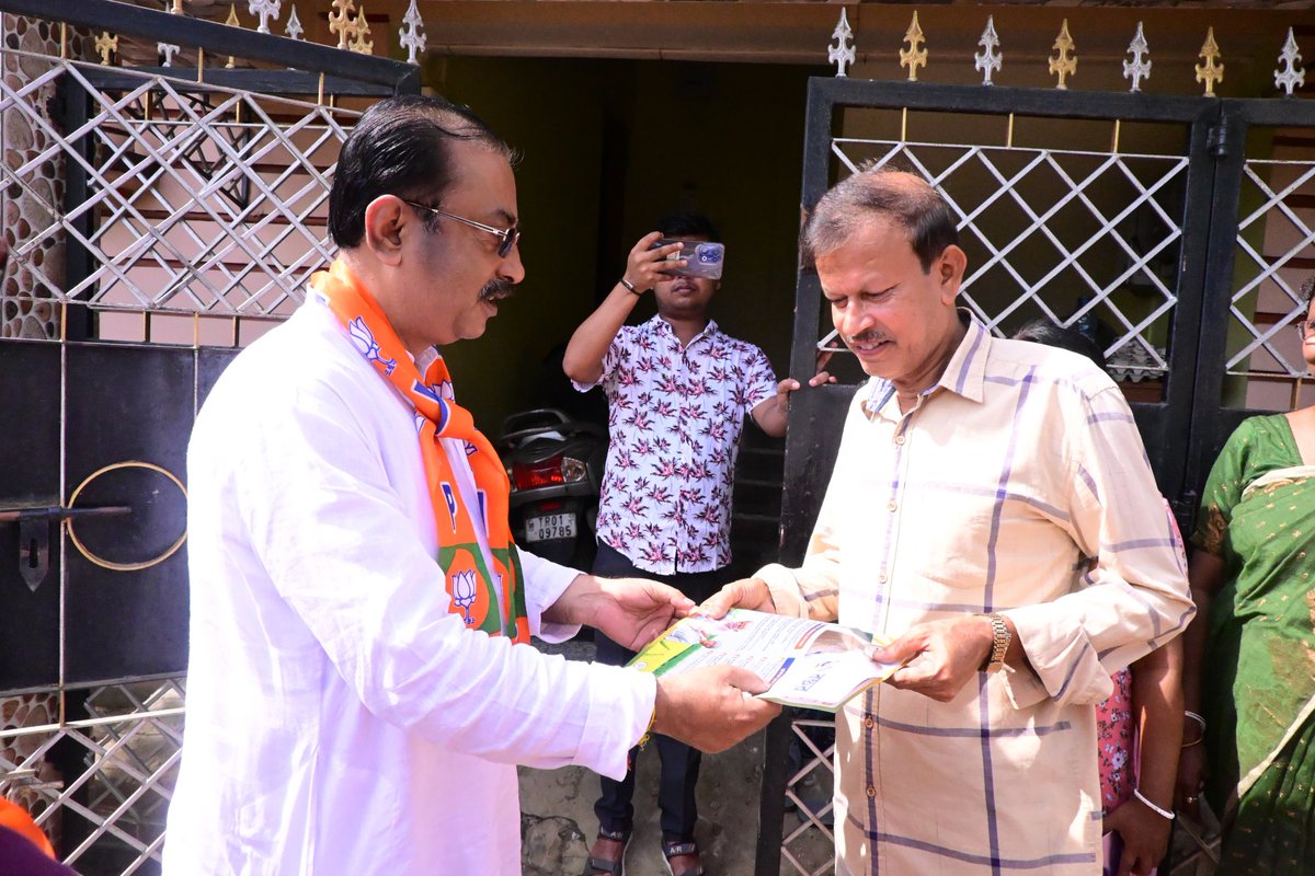 Rajib Bhattacharjee (@rajib4bjp) on Twitter photo ভারতীয় জনতা পার্টি দেশজুড়ে বিভিন্ন সচেতনতা ও প্রচারমূলক কর্মসূচি গ্রহণ করেছে।
এই ধারাবাহিকতায় আজ বনমালীপুর মন্ডলের অন্তর্গত ৪৫ নম্বর বুথে বাড়ি বাড়ি গিয়ে গত ১১ বছরের গরীব কল্যাণমূলক সাফল্যের ওপর ভিত্তি করে প্রস্তুত তথ্যবহুল পত্রক বিলি করি।
<a href="/JPNadda/">Jagat Prakash Nadda</a> <a href="/blsanthosh/">B L Santhosh</a> ভারতীয় জনতা পার্টি দেশজুড়ে বিভিন্ন সচেতনতা ও প্রচারমূলক কর্মসূচি গ্রহণ করেছে।
এই ধারাবাহিকতায় আজ বনমালীপুর মন্ডলের অন্তর্গত ৪৫ নম্বর বুথে বাড়ি বাড়ি গিয়ে গত ১১ বছরের গরীব কল্যাণমূলক সাফল্যের ওপর ভিত্তি করে প্রস্তুত তথ্যবহুল পত্রক বিলি করি।
<a href="/JPNadda/">Jagat Prakash Nadda</a> <a href="/blsanthosh/">B L Santhosh</a>