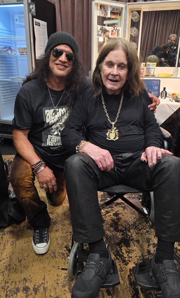 historyrock_'s tweet image. Slash and Ozzy Osbourne last night