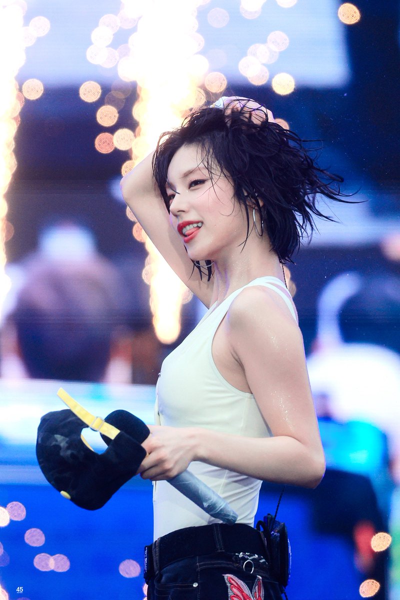 midzyforfive's tweet image. 250704 Waterbomb🖤

#ITZY #있지 #YEJI #예지