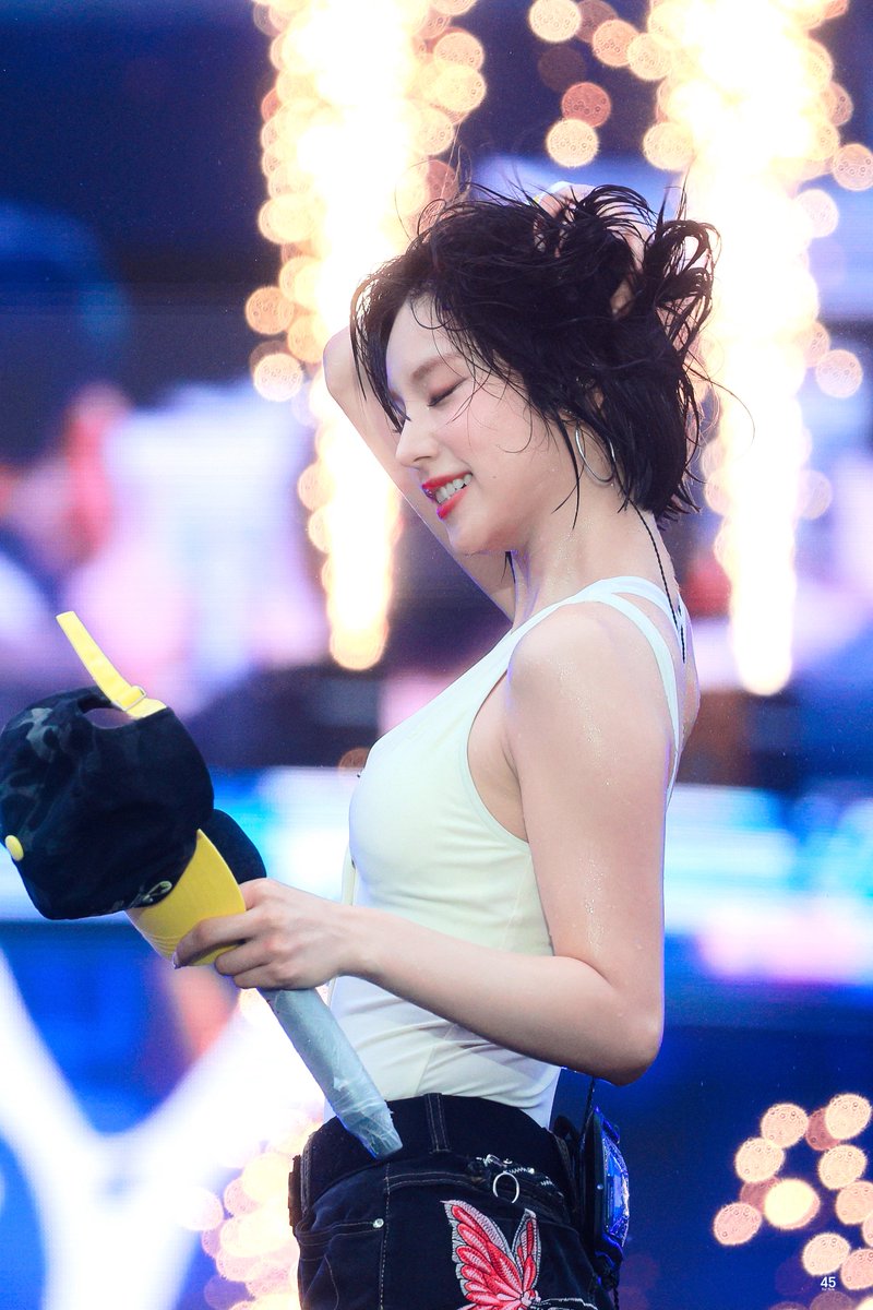 midzyforfive's tweet image. 250704 Waterbomb🖤

#ITZY #있지 #YEJI #예지