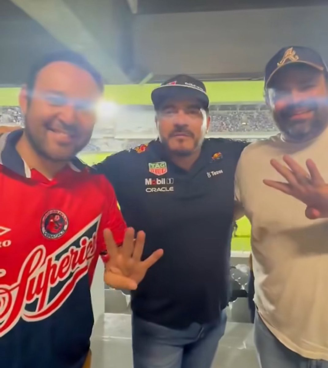 devozenvozmx's tweet photo. Zenyazen, Lima Franco y García Jiménez reaparecen juntos en el “Pirata” Fuente.
No fue coincidencia.

📸 Luego Zenyazen se toma foto con Rocío Nahle.

¿Unidad institucional?
¿O estrategia para asegurar impunidad?

Ahora, desde San Lázaro, teje alianzas con Ricardo Monreal. https://t.co/VkLwS4qkAY