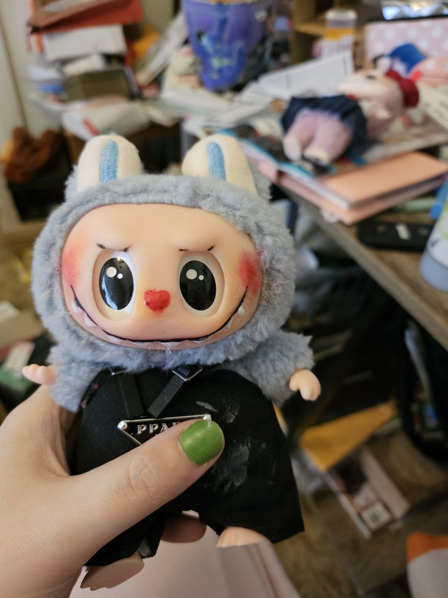 becksley's tweet photo. 2025 doll hobby is repainting bootleg popular keychain https://t.co/e9HcRet3RY