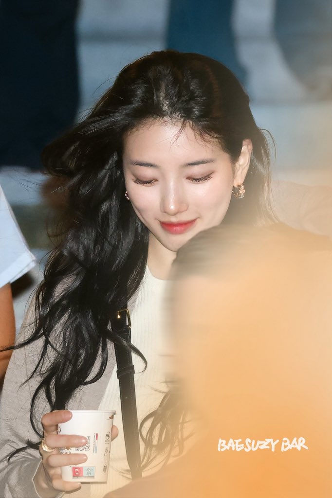 seori_ri_ri's tweet photo. 미틴 파리 수지 ㅃㄹ 고유명사로 지정해 https://t.co/hRPPjxio4E