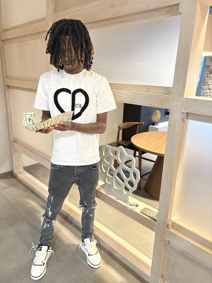 baehelpglew's tweet image. I like expensive stuff wishin them opp nikkas the best ah luck🫶🏽🩸 #CatchUp🏃🏽♂️
