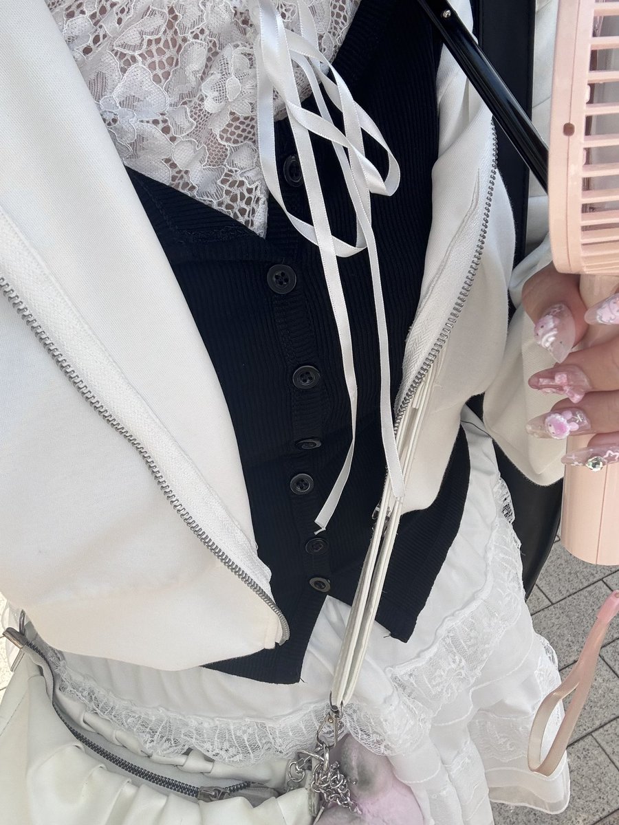 今日こんな格好でセカナンのカバン持ってます❤︎*. ゜