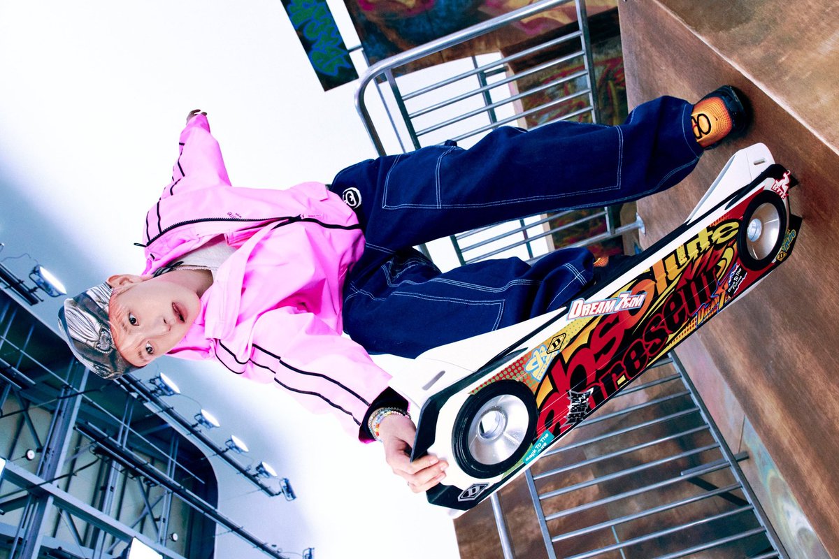 Refjun's tweet image. Hop on my hoverboard and I will let this thing brought me somewhere epic. Time to defying the gravity!