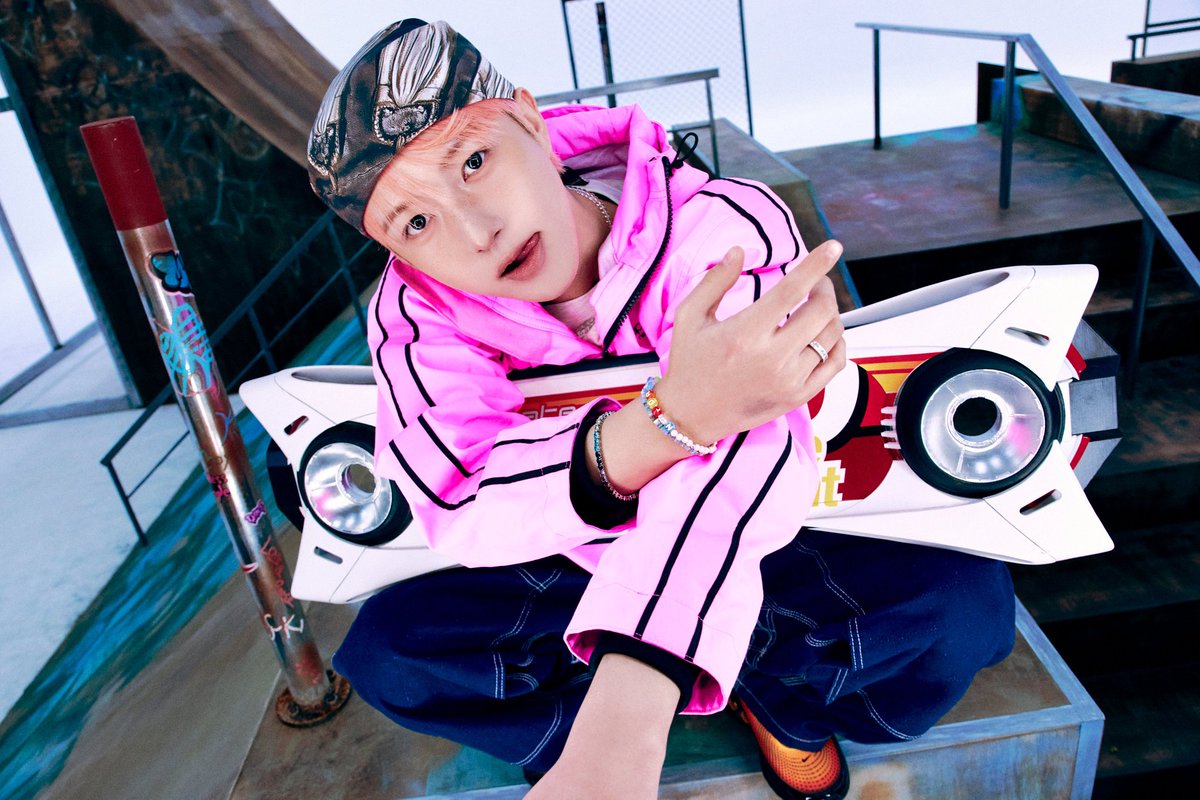 Refjun's tweet image. Hop on my hoverboard and I will let this thing brought me somewhere epic. Time to defying the gravity!