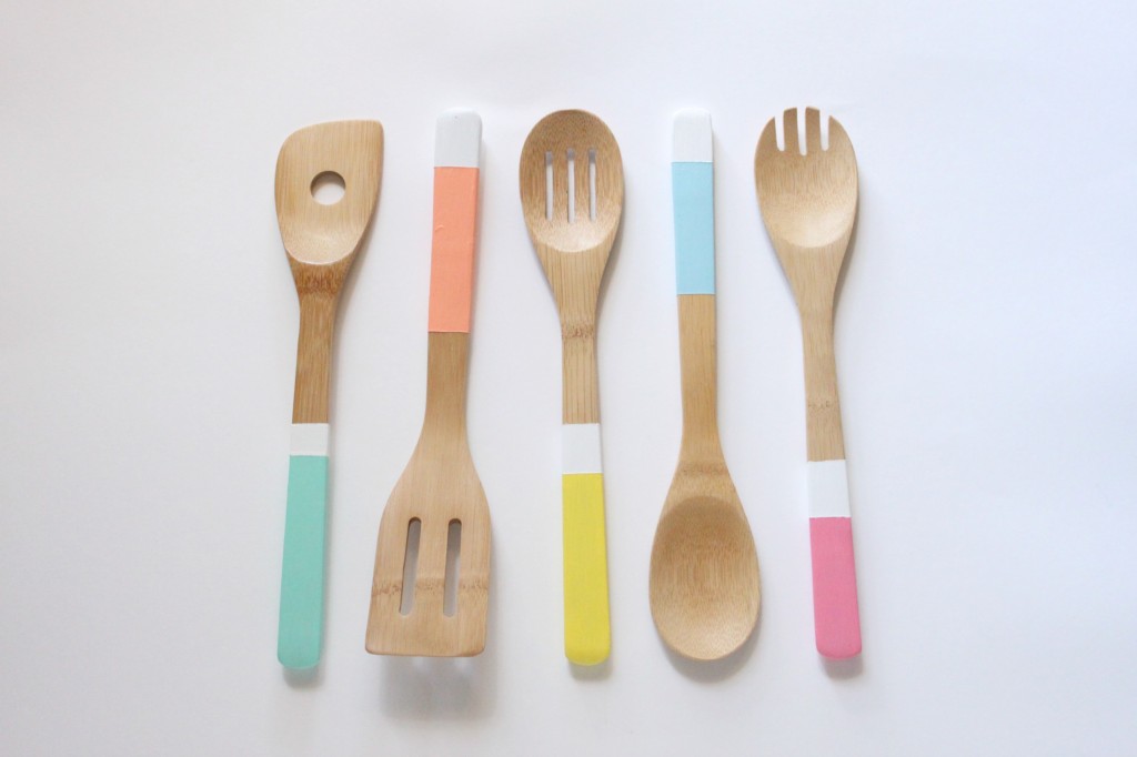 Customiza tu utensilios de madera de forma muy sencilla y con un poco de pintura nada más blgs.co/z8QT1L