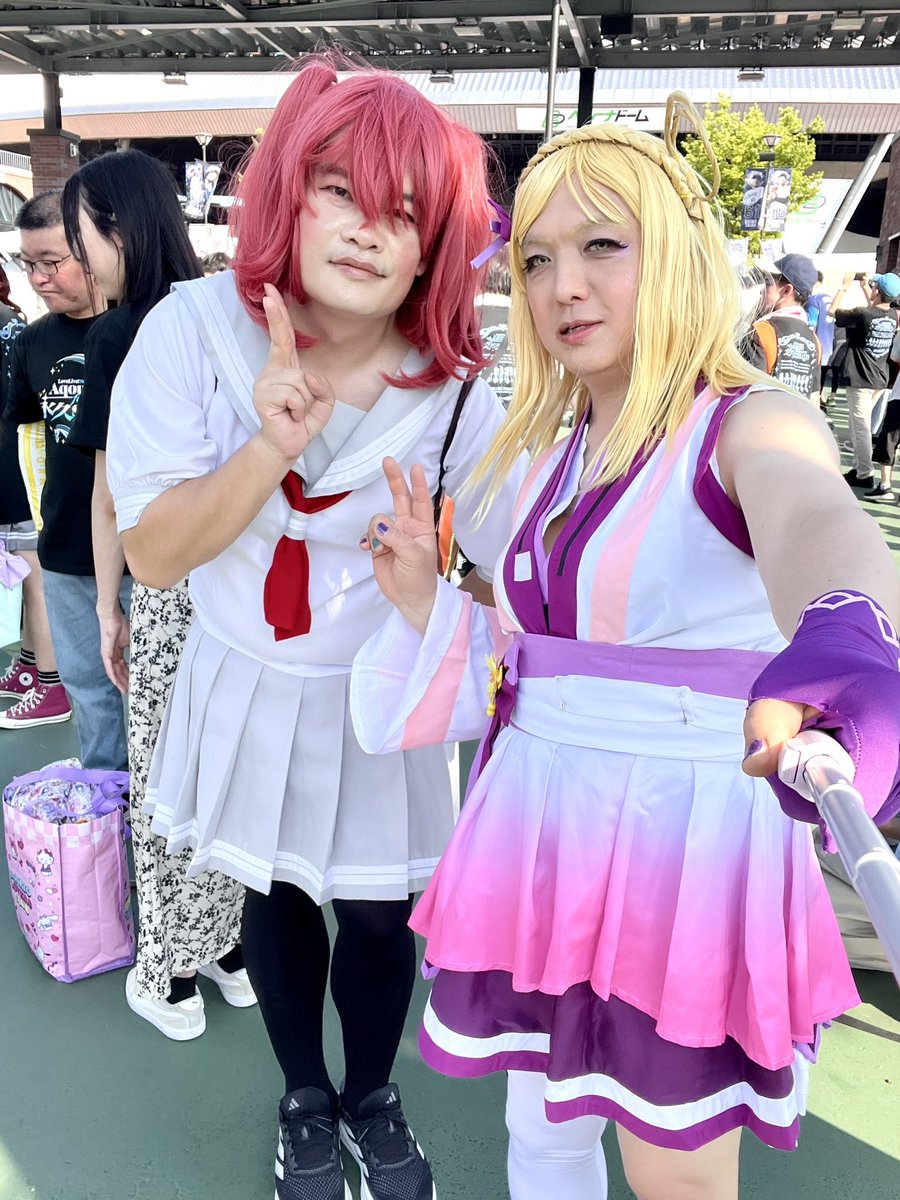 riekirisak's tweet image. 入り口で撮影していたらPoppinBentoさん(
@poppinbento )にお声掛け頂いてツーショットを撮りました
初めてお会いする方でしたが声を掛けて貰えて嬉しかったです!
ありがとうございました!!
#Aqours_finale_Day2