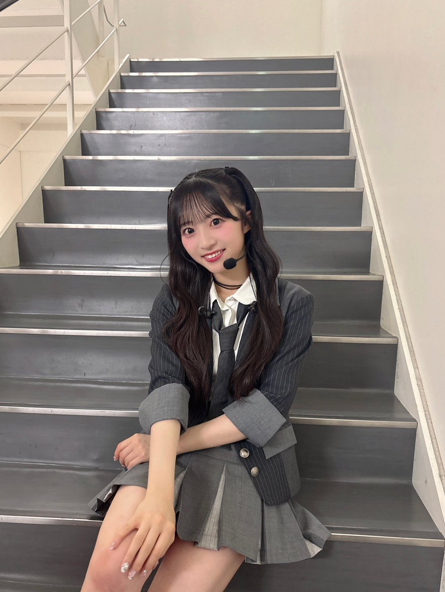 とな tweet media