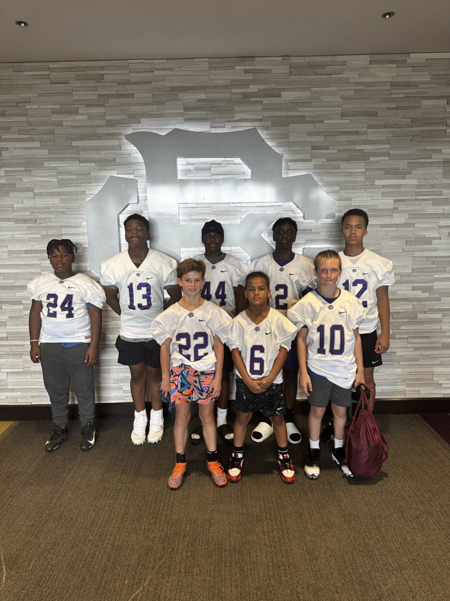 ElijahPres2030's tweet image. Received an invite to the 2025 @CHBS_Football camp and was voted the camp MVP. Thanks for the invite Coach Thomas & Coach Rogers 馃馃槍
@CHBSAthletics
@ThomasMcDaniel4
@AlPopsFootball
@NHRProspects
