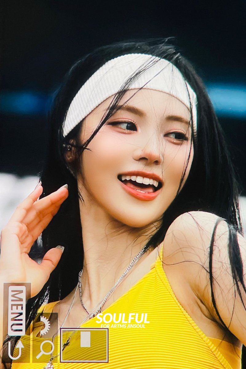 JSL00KS's tweet image. the most attractive woman ever