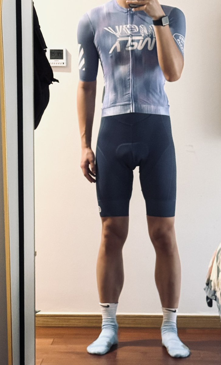 主打一个黑皮体育生人设🥵🥵
🪢开发新xp-穿着骑行服被绑