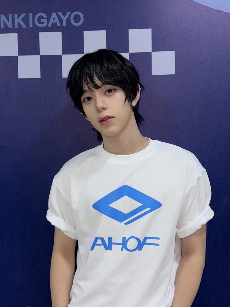 AHOF_official's tweet image. 🐰오늘은 파란색

#AHOF #아홉 
#CHIHEN #즈언