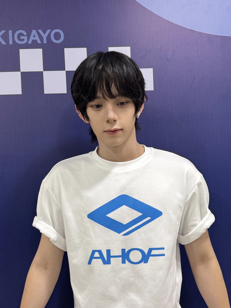 AHOF_official's tweet image. 🐰오늘은 파란색

#AHOF #아홉 
#CHIHEN #즈언