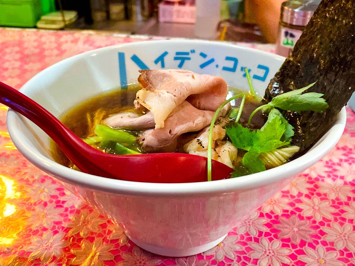kugai_____'s tweet image. らーめん凛々@拝島
凛々しいサザエの煮干中華ソバ+替玉
①スープはサザエ煮干のコク豊かな醤油清湯で激ウマ🌟個人的にサザエの澄んだラーメンは記憶では初。大変貴重な一杯。②スープ割は「梅」でサザエしっかりながら梅中心の味わいに変化で大変美味。梅の醤油も初めて。
今日も至福&大満足💯