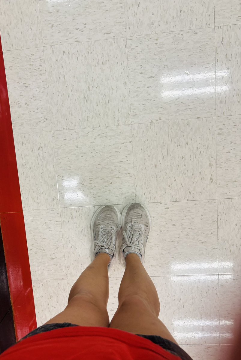 SpoilRainey's tweet photo. maybe i press your face into the linoleum with my hokas 🥰

findom feet footfet squash stomp https://t.co/SbXrp8Y2Iq