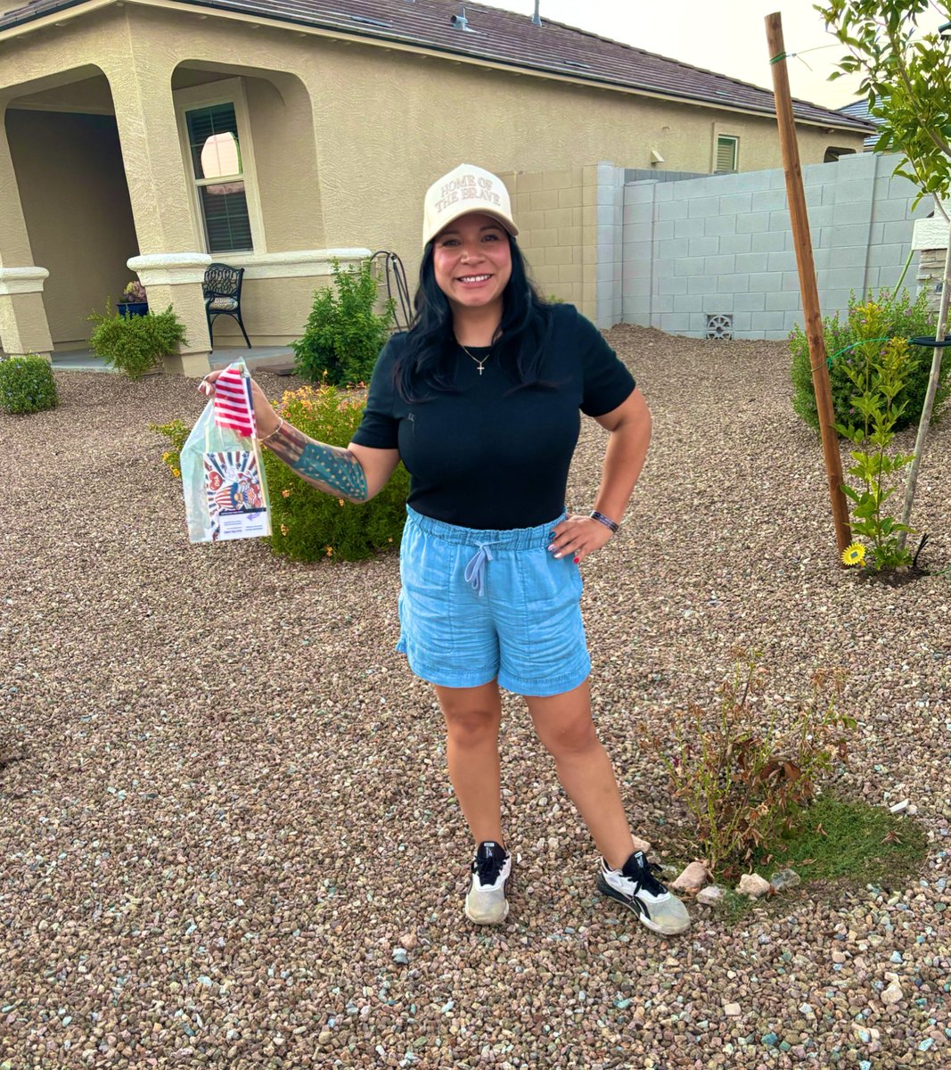 🌟 ✨ 🌙 ✨ 🌙 Late Post 🌙 ✨ 🌙 ✨ 🌟
The holiday weekend is the perfect time to connect with neighbors who are usually busy or not home during the week.

I had some great conversations today—gifted mini American flags, fun patriotic stickers, and even a handwritten postcard to