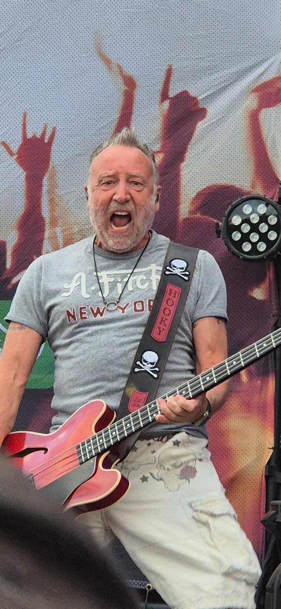 stevievk69's tweet image. Always superb @peterhook thanks for the tunes